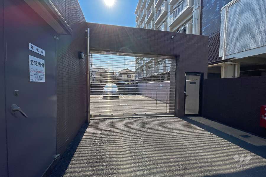 駐車場の出入り口（リングシャッター付き）