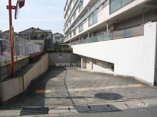 駐車場出入り口