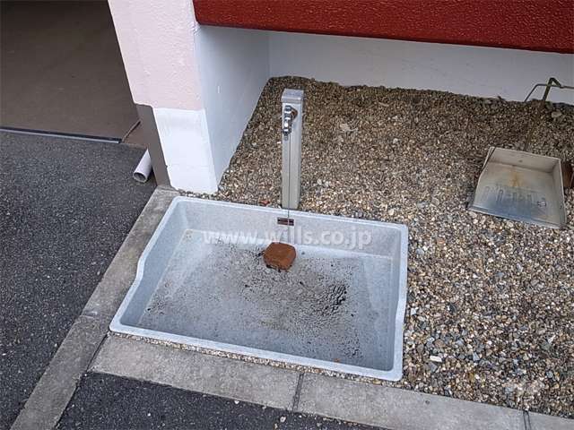 住戸入口横の外部水栓