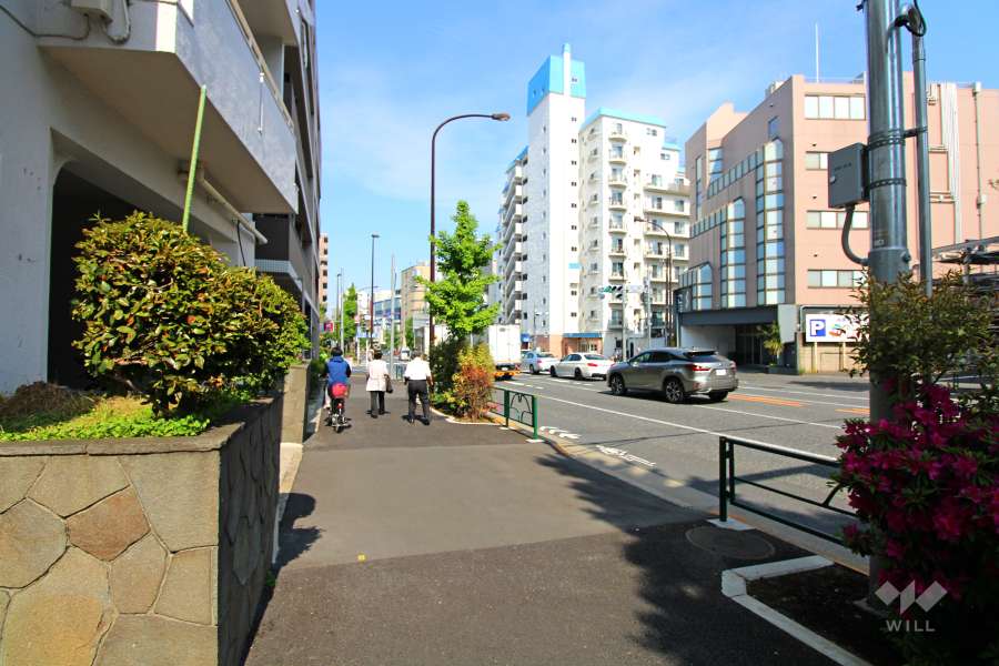 敷地南東側の前面道路