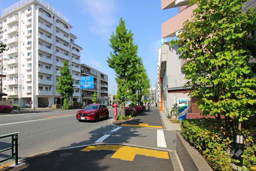 敷地北側の前面道路