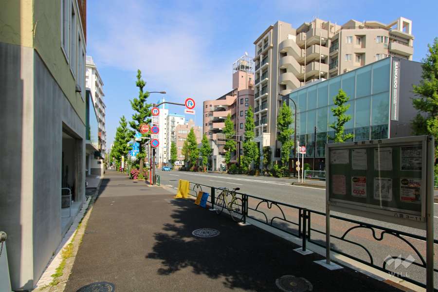 敷地北側の前面道路