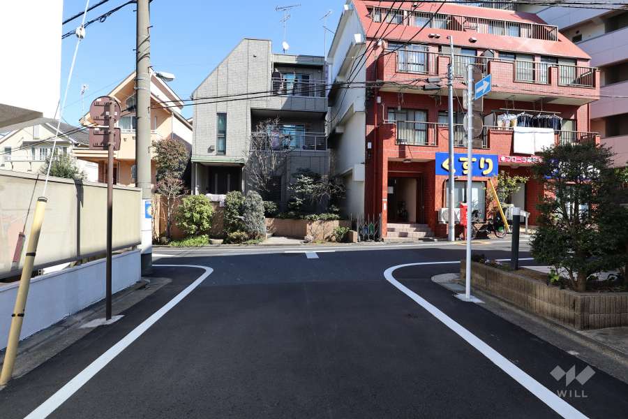 敷地南側の前面道路