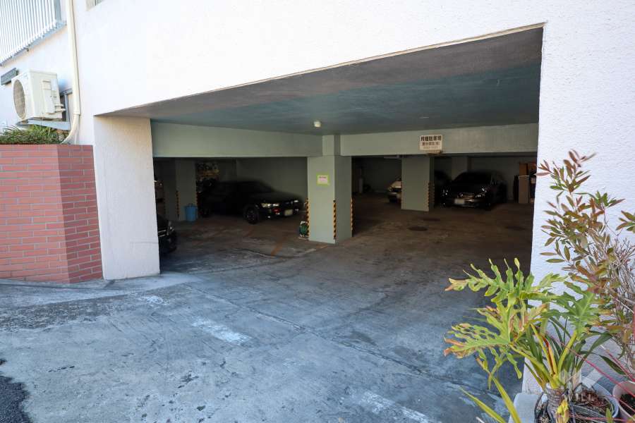 敷地内駐車場（屋内平面式）　