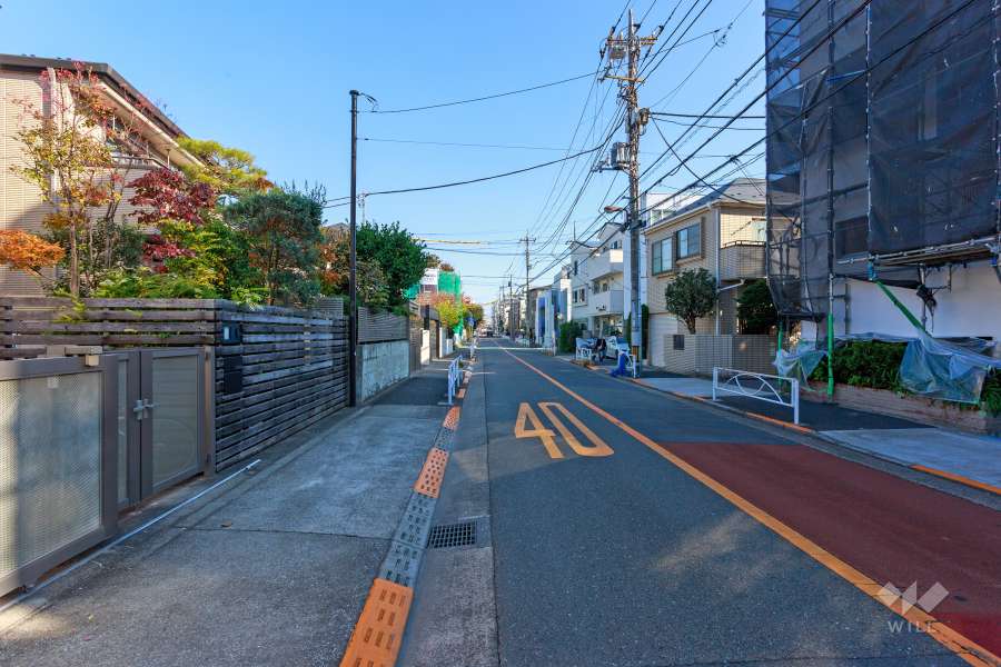 敷地北側の前面道路