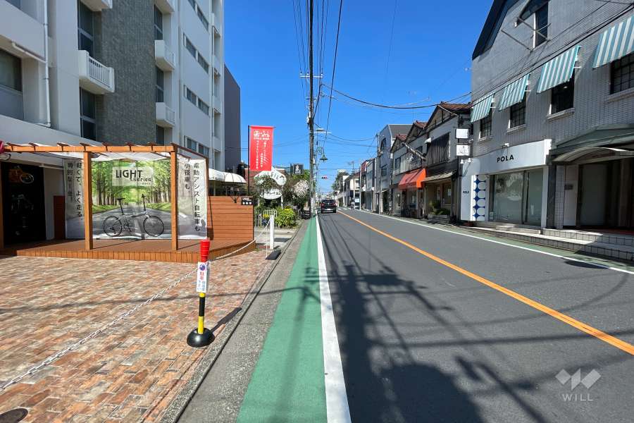 敷地北側の前面道路（東側から）