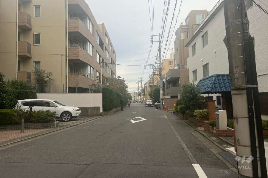 敷地北側の前面道路