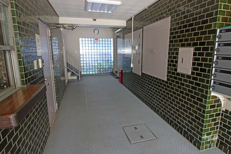 エントランスホール