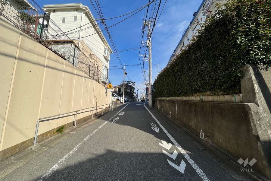 敷地北側の前面道路