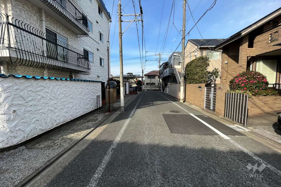 敷地東側の前面道路