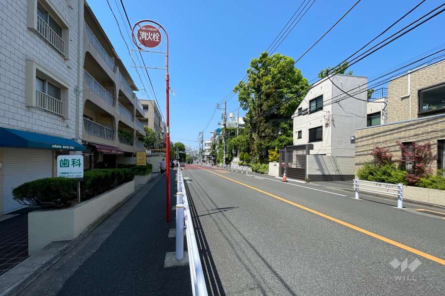 敷地東側の前面道路