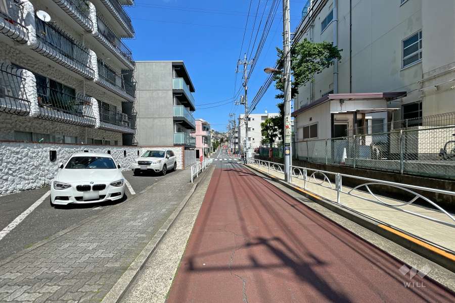 敷地南側の前面道路
