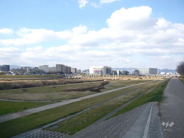 すぐ西側を流れる『猪名川』の河川敷