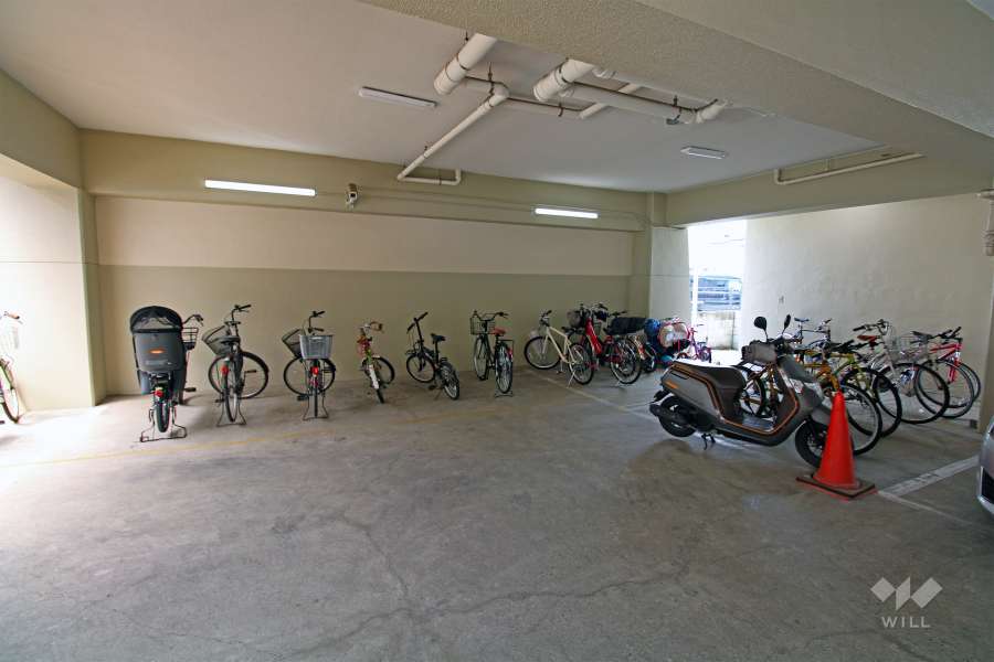 屋内に設けられた駐輪場