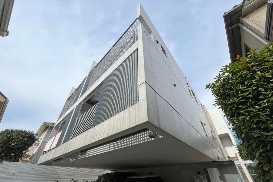 METAの外観（南東側から）