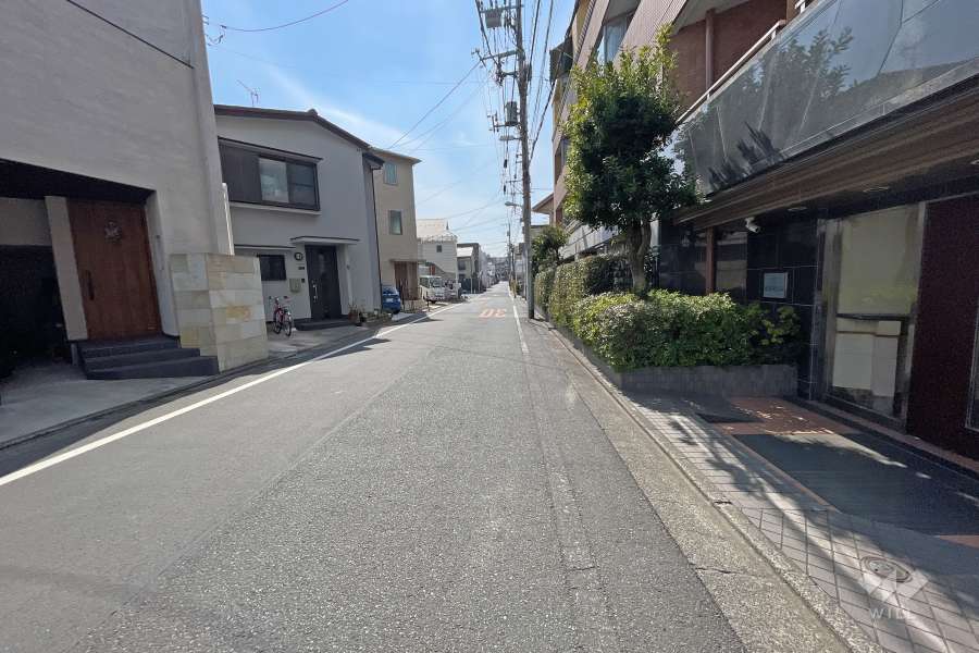 敷地南側の前面道路