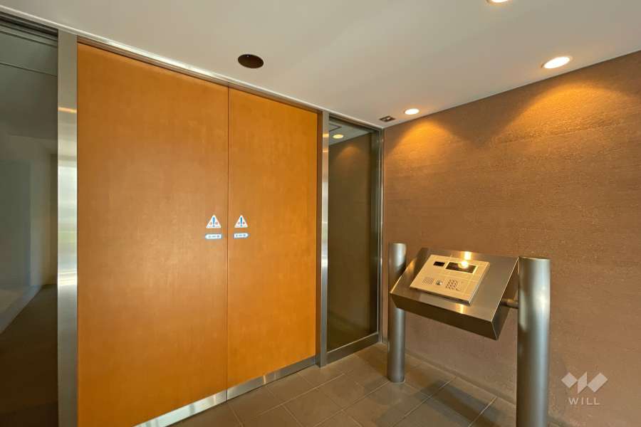 エントランスはオートロック付きです。