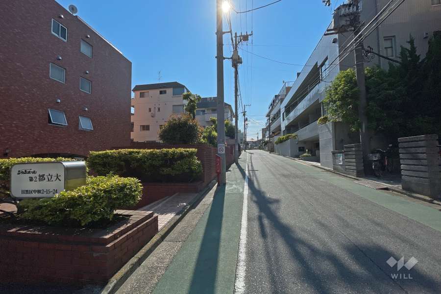 敷地北側の前面道路