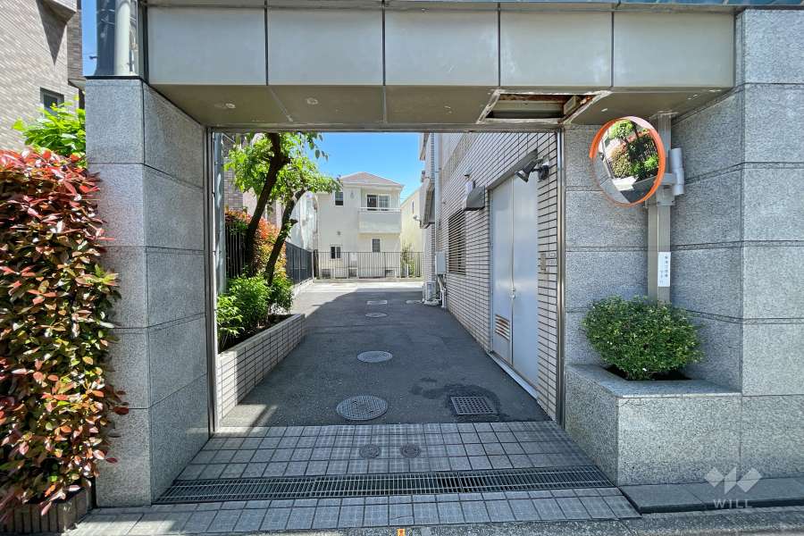 駐車場の出入り口