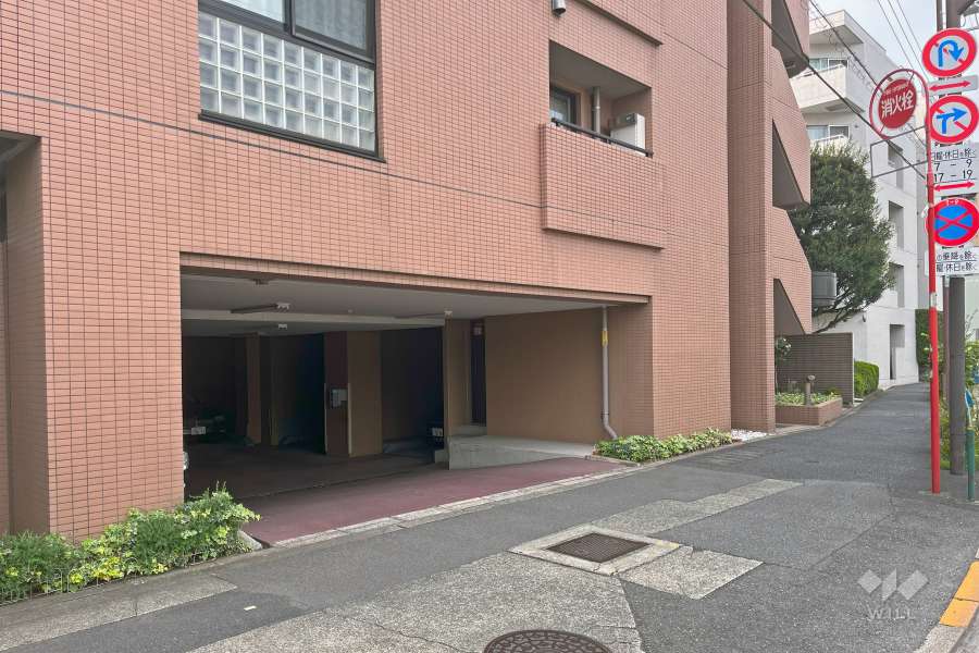 駐車場出入り口