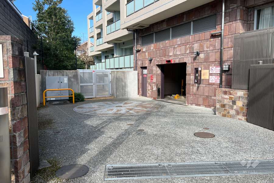 駐車場の出入り口