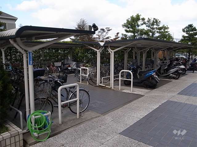 駐輪場とバイク置き場