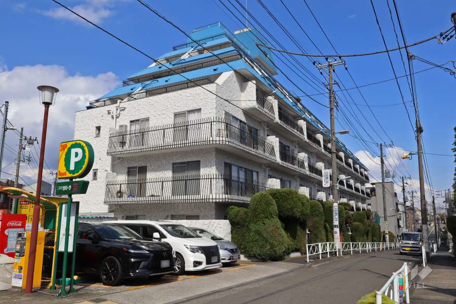 秀和洗足レジデンスの外観(南西側から)