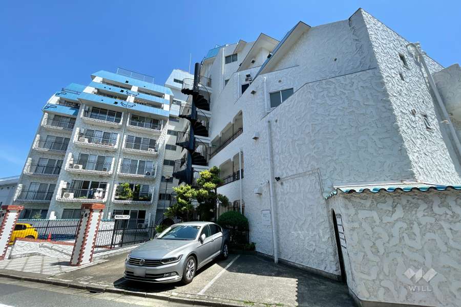 秀和洗足レジデンスの外観(北西側から)