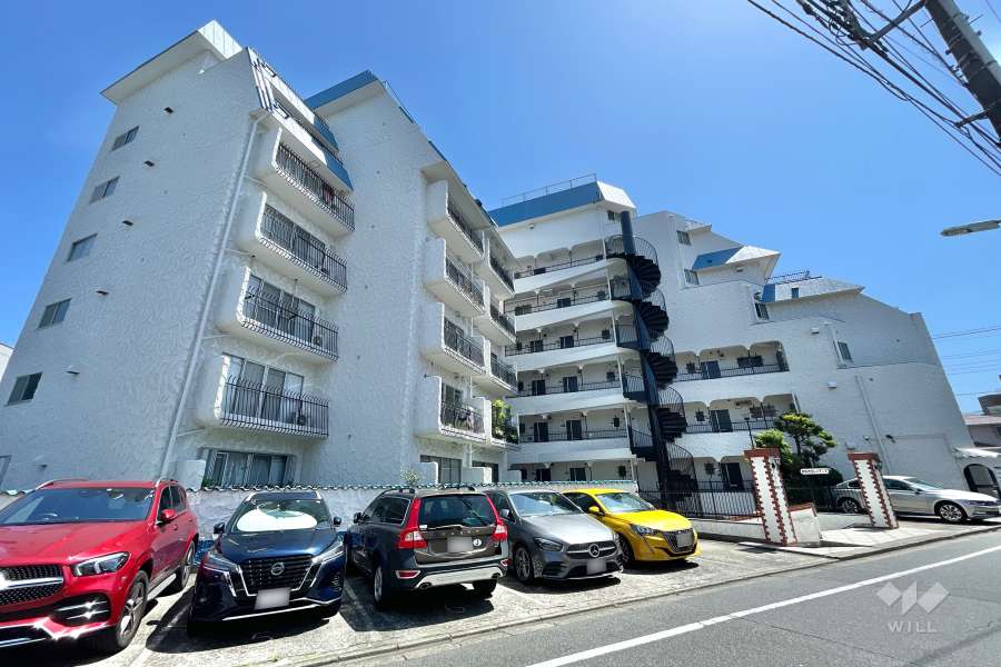 秀和洗足レジデンスの外観（北西側から）