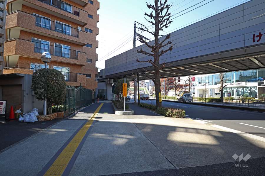 敷地北側の前面道路(東側から)