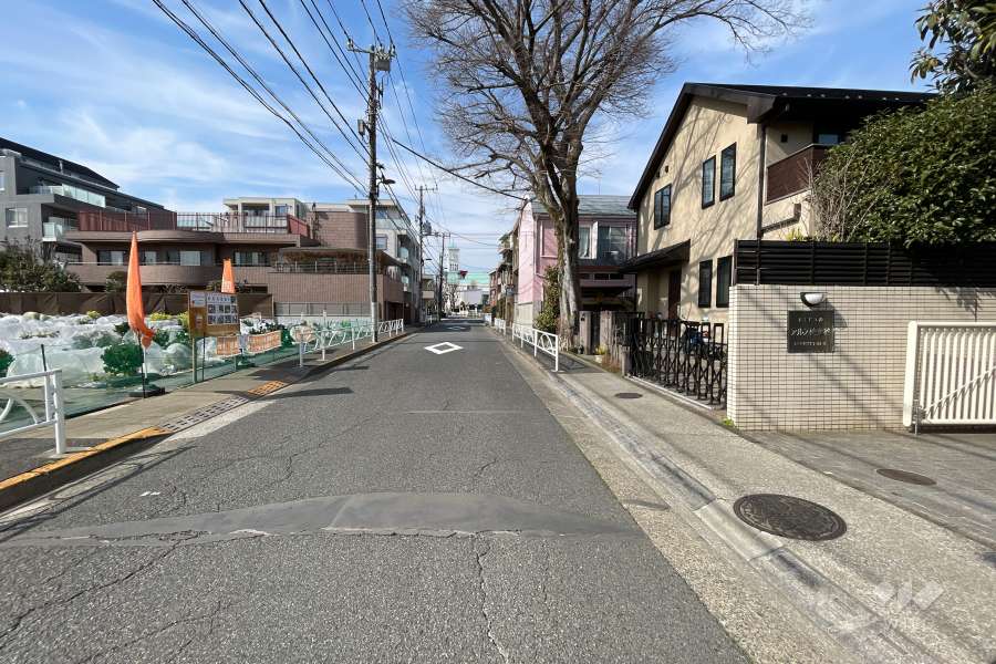 敷地南西側の前面道路