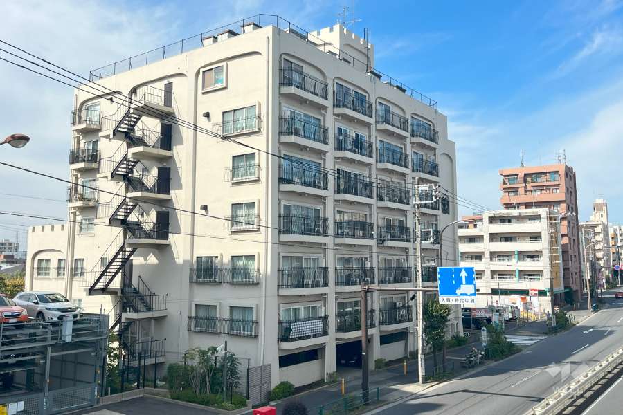 豊栄平町マンションの外観（東側から）