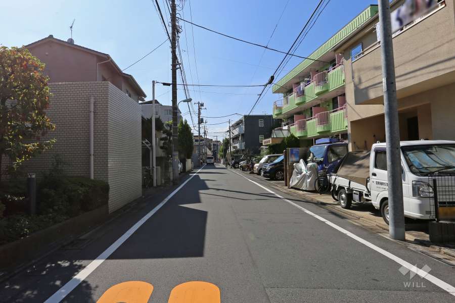 敷地北側の前面道路（東側から）