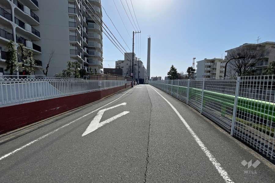 敷地北西側の前面道路