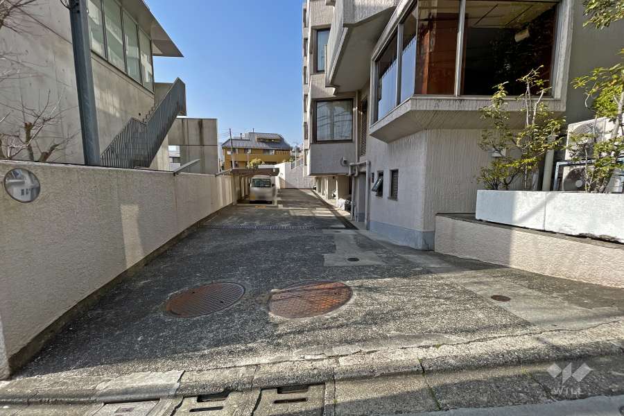 駐車場の出入り口