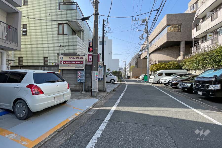敷地北東側の前面道路