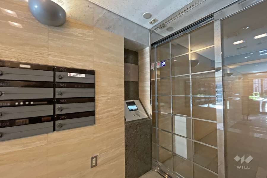 エントランスはオートロック付きです。