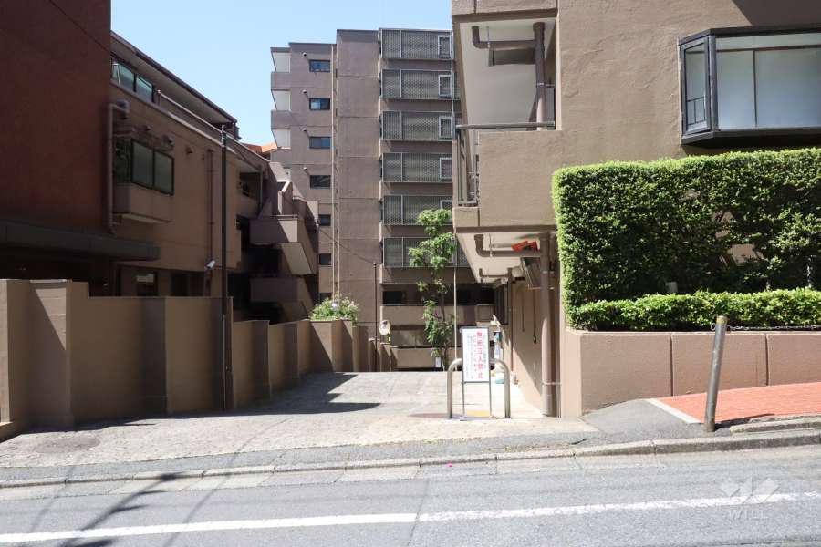 駐車場の出入り口