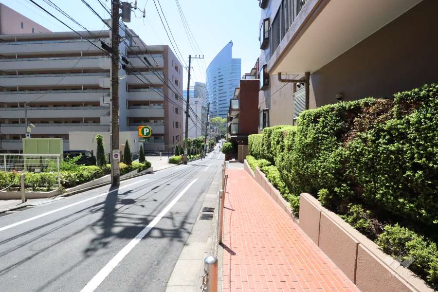 敷地北東側の前面道路