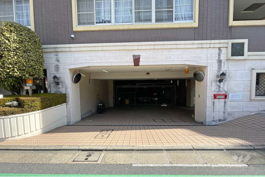 敷地内駐車場（屋内機械式）
