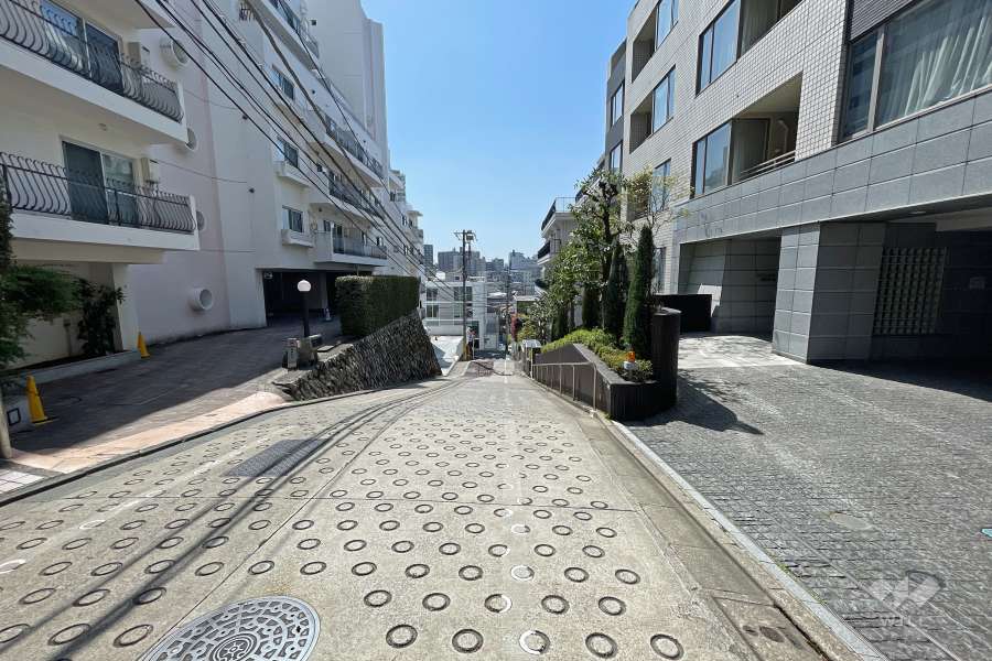 敷地南側の前面道路