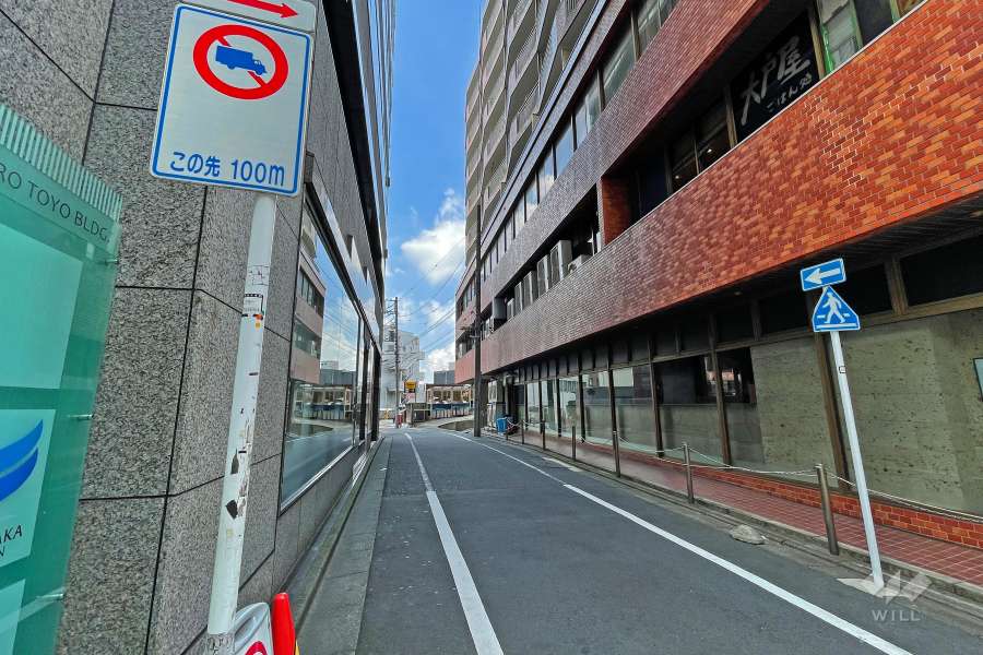 敷地の東側前面道路（北側から）