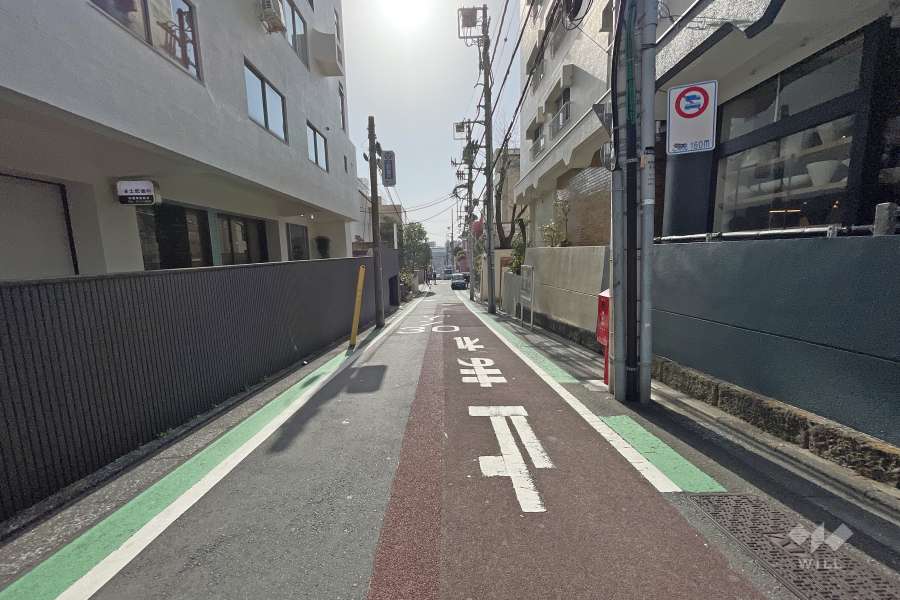 敷地南側の前面道路