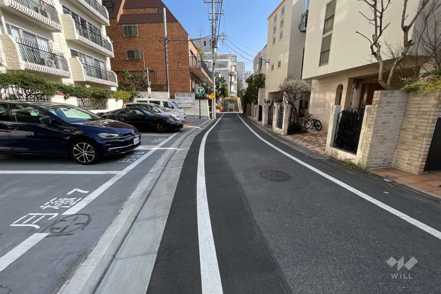 敷地南側の前面道路