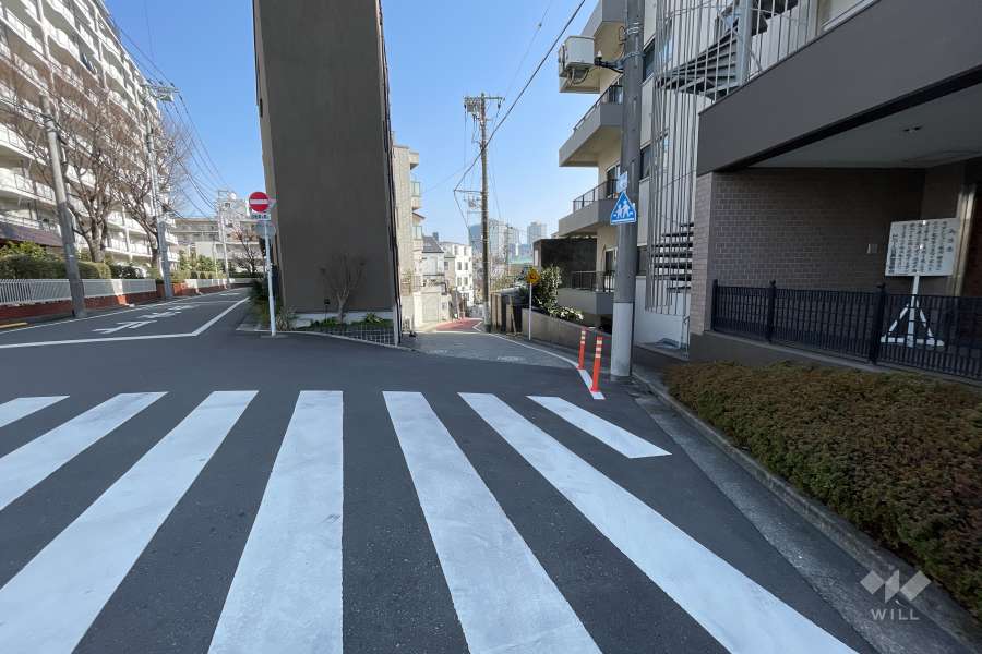 敷地北東側の前面道路