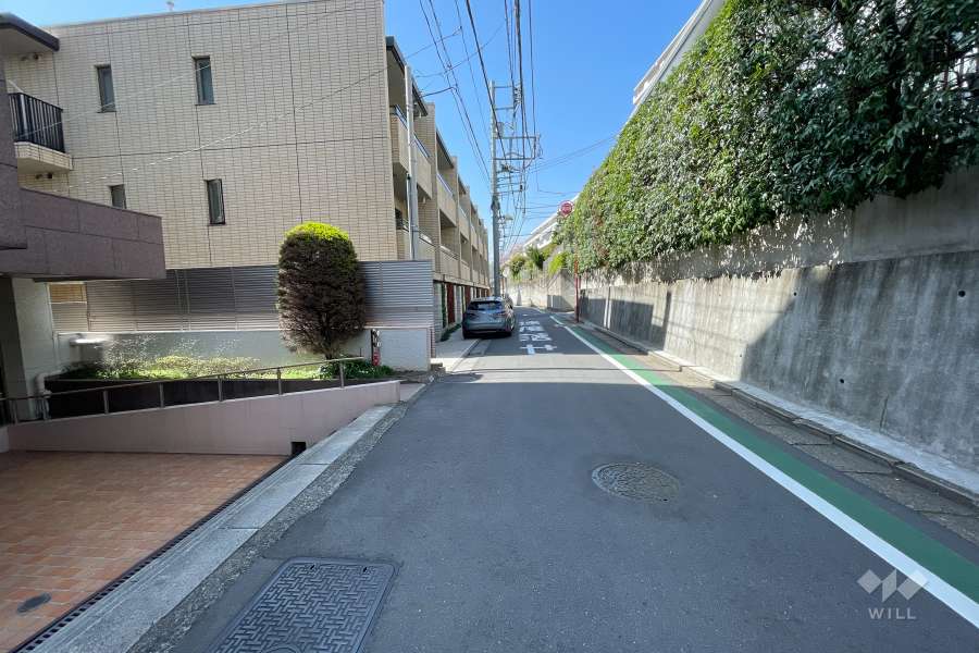 敷地北東側の前面道路