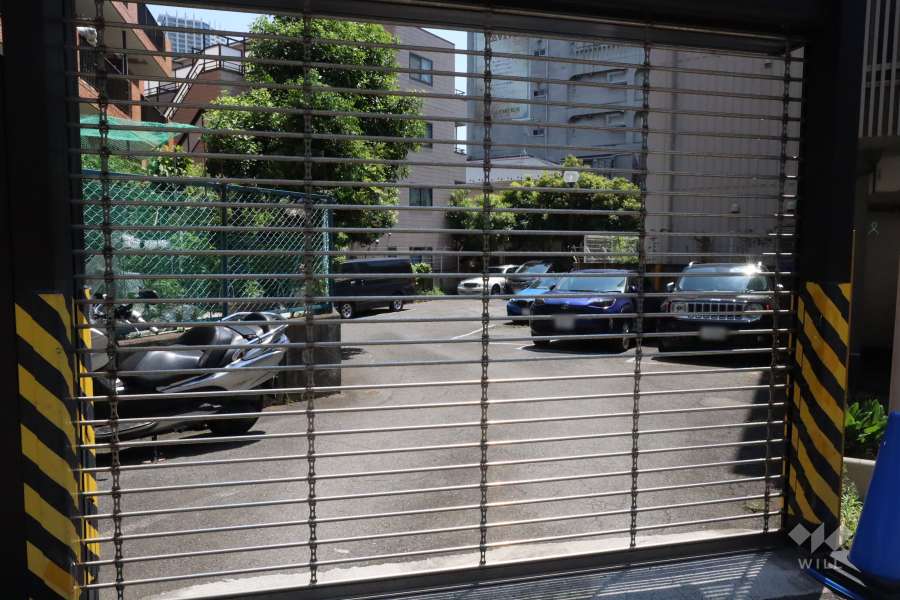 駐車場の出入り口（リングシャッター付き）