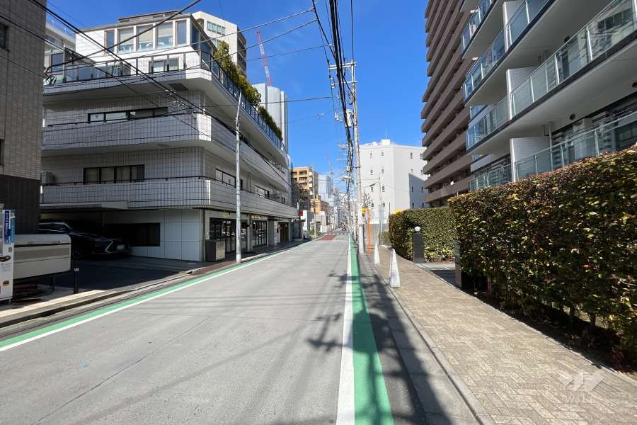 敷地南西側の前面道路