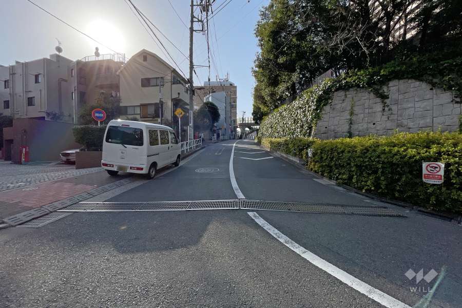敷地北側の前面道路