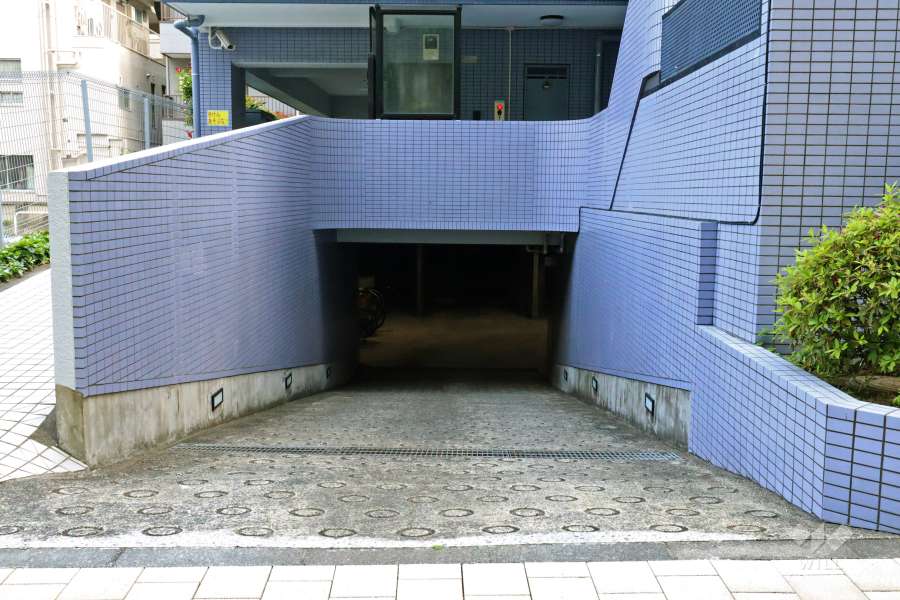 駐車場の出入り口